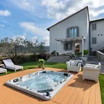 Torrigiani Villa *